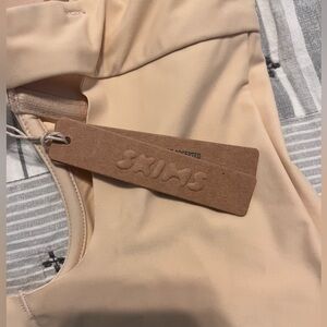 Skims Deep-Plunge Shapewear. Size Medium. Color Sand